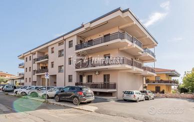 TRILOCALE RISTRUTTURATO SU DUE LIVELLI - ZONA PAPA