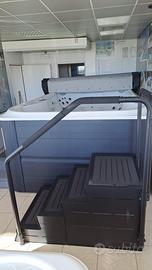 Piscina jacuzzi da esterno