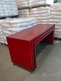 3 tavoli rosso bordeaux lucido con rotelle