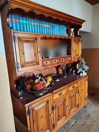 Credenza con piattaia in legno stile rustico