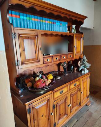Credenza con piattaia in legno stile rustico