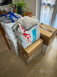 Abbigliamento usato: t-shirt, jeans, pantaloncini