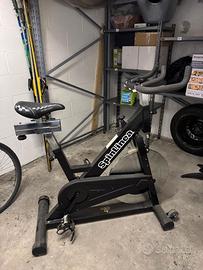 cyclette da spinning + panca per addominali+bike