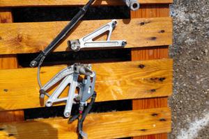 pedane poggiapiedi + impianto frenante posteriore