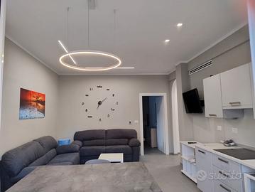 Trilocale con terrazzo e posto auto 150 m dal mare