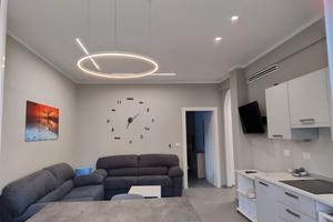 Trilocale con terrazzo e posto auto 150 m dal mare