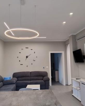 Trilocale con terrazzo e posto auto 150 m dal mare
