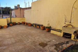 Palazzetto cielo-terra pochi passi via Roccaromana