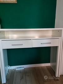 Scrivania con cassetti