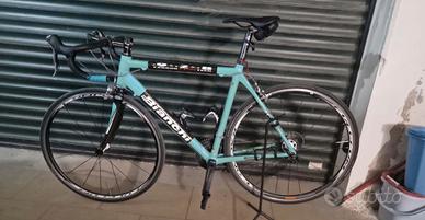 Bici corsa bianchi  in carbonio  