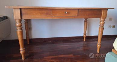 Tavolo artigianale legno chiaro