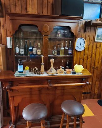 Bar con bancone. 