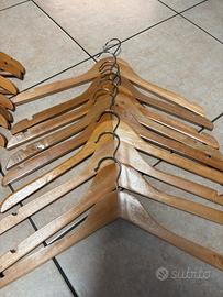 Appendi abiti in legno