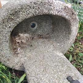 Fontana da giardino in pietra