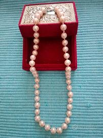 collana di perle rosa