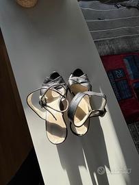 Scarpe nere con tacco alto