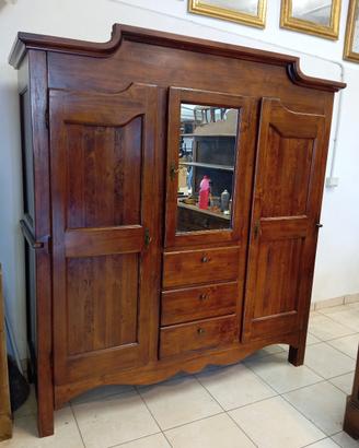 armadio in noce antichizzato 