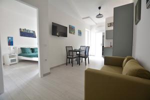 Bivano con balcone via donoratico