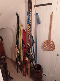 Scii e racchette più o meno vintage