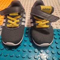 scarpe adidas n.22 come nuove