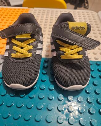 scarpe adidas n.22 come nuove