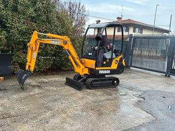 E279- MINI ESCAVATORE NEUSON 15Q