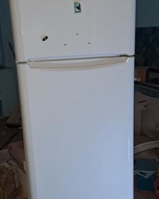 Frigorifero Doppia Porta Indesit (Classe A+) 