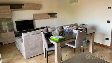 Soggiorno con tavolo