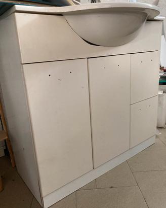 Bagno e specchiera