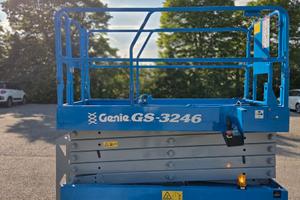 Piattaforma aerea a pantografo GENIE GS 3246