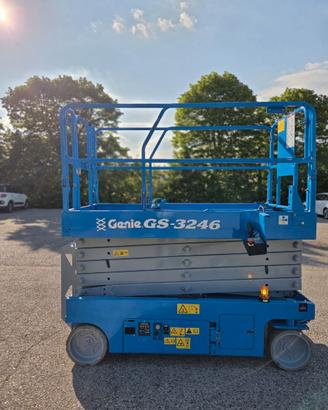 Piattaforma aerea a pantografo GENIE GS 3246
