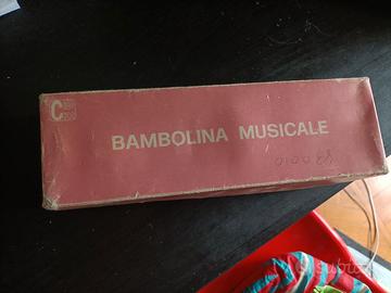 Bambola con carillon vintage