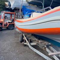 Gommone a motore fuoribordo