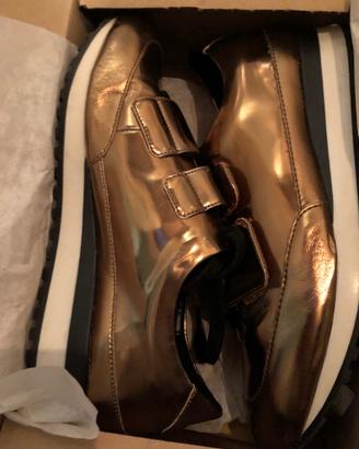 Sneakers bronzo lamè Zara n.41