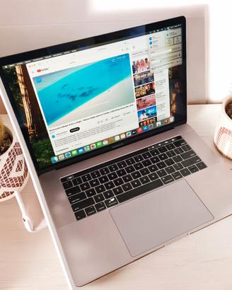 Apple MacBook Pro 15 2019 i7 16GB 512GB SSD Radeon