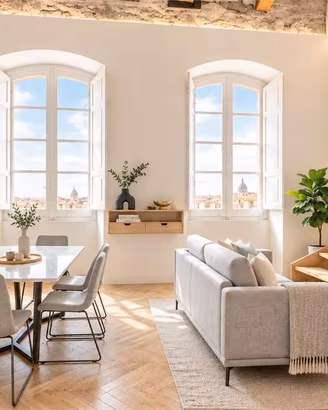 Elegante trilocale ristrutturato con vista mare e