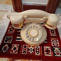 Antico  telefono  con ruota 