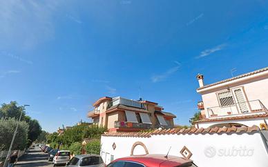 ACILIA BILOCALE ARREDATo CON BALCONE E POSTO AUTO