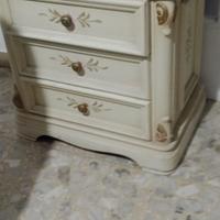 Stupenda coppia di comodini stile veneziano