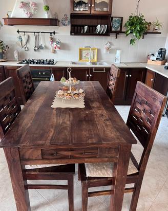 Tavolo pranzo con sedie