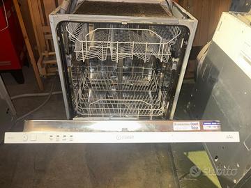 Lavastoviglie Indesit, usata