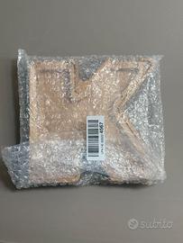 Lettera legno salvadanaio