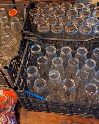Bottiglie in vetro per conserva con tappi