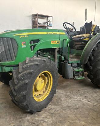 Trattore John Deere 5085 M