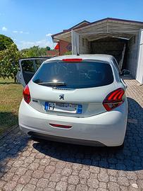 Peugeot 208 Signature