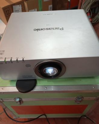 Videoproiettore Panasonic pt d6000