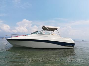 Motoscafo semicabinato