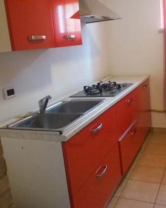 cucina colore rossa lucida