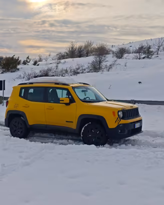 Jeep Renegade 2.0 mjt Night Eagle 4wd 120cv gialla