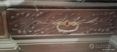 vecchio armadio in noce massello con specchi